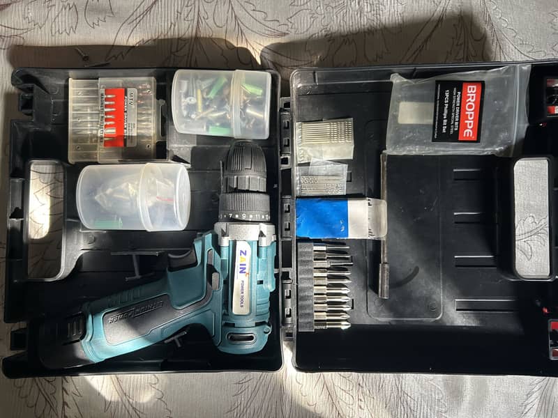 Wireless drill machine unused 4