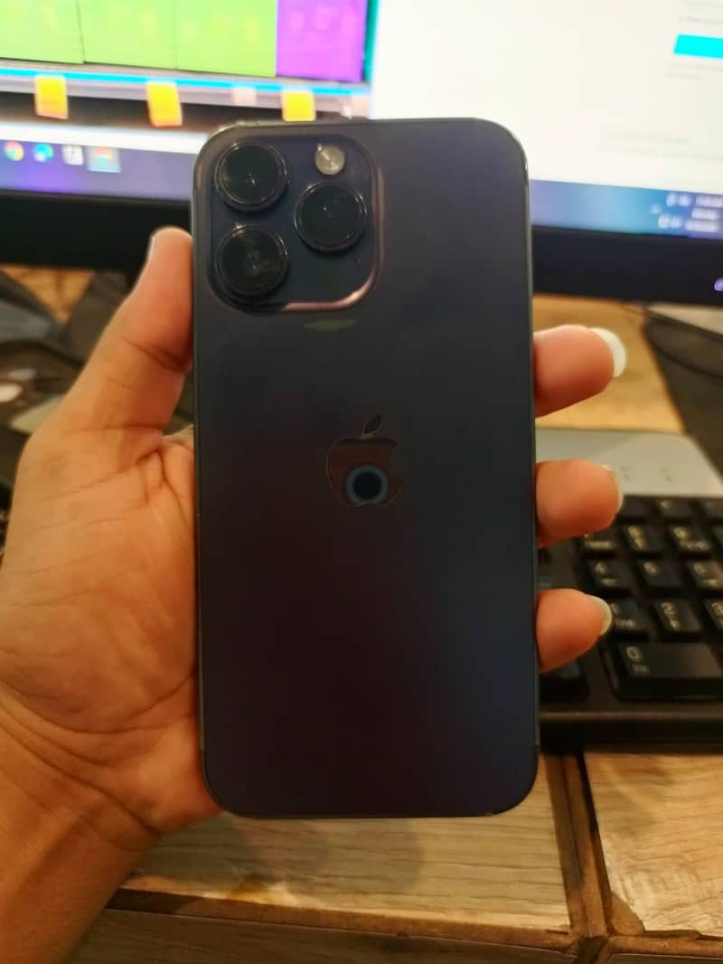 Apple iPhone 14 Pro Max 1