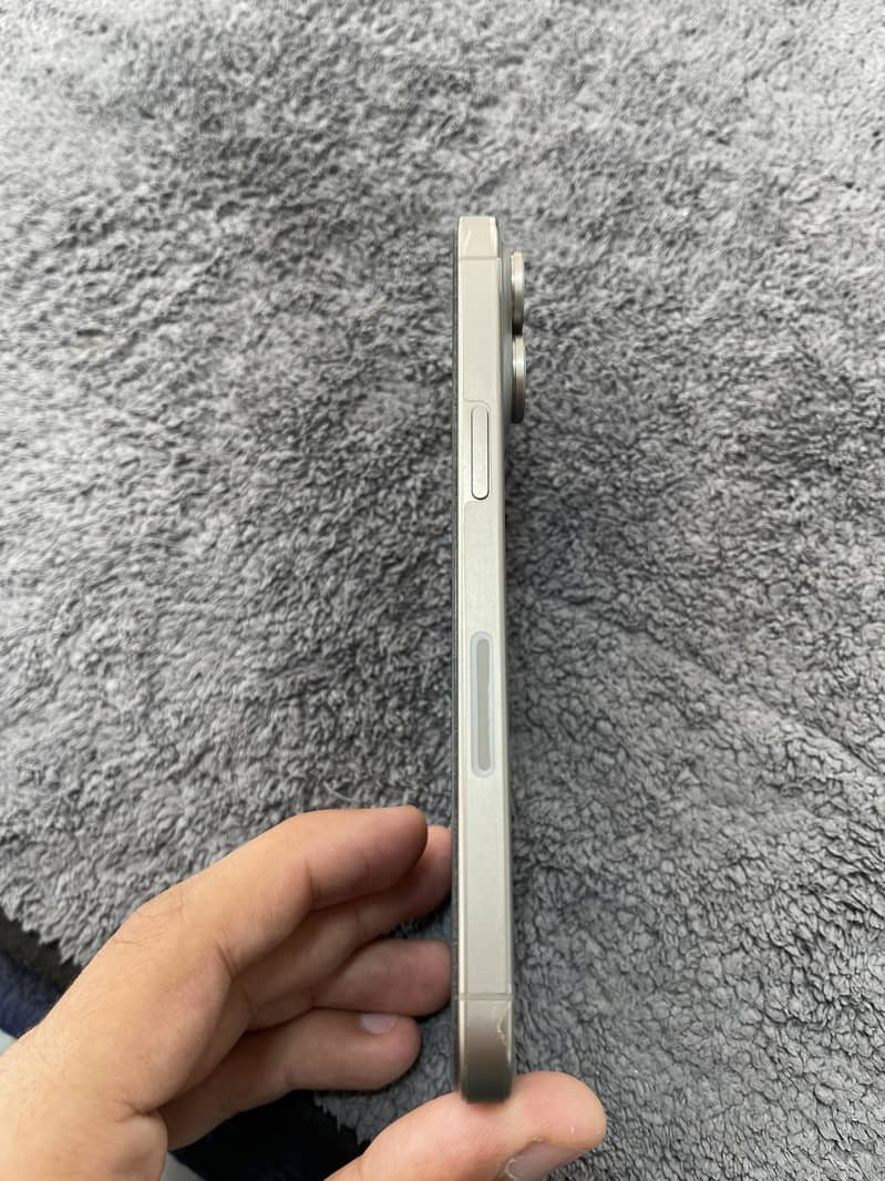 Apple iPhone 15 Pro Max 2