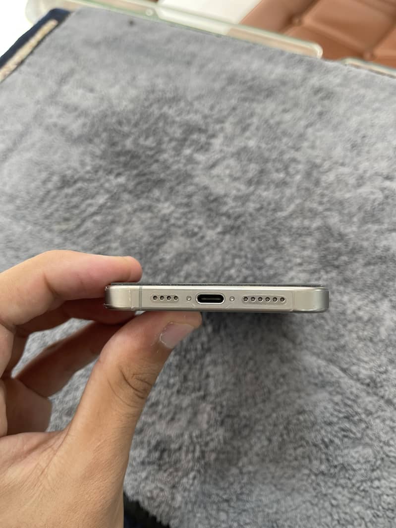 Apple iPhone 15 Pro Max 3