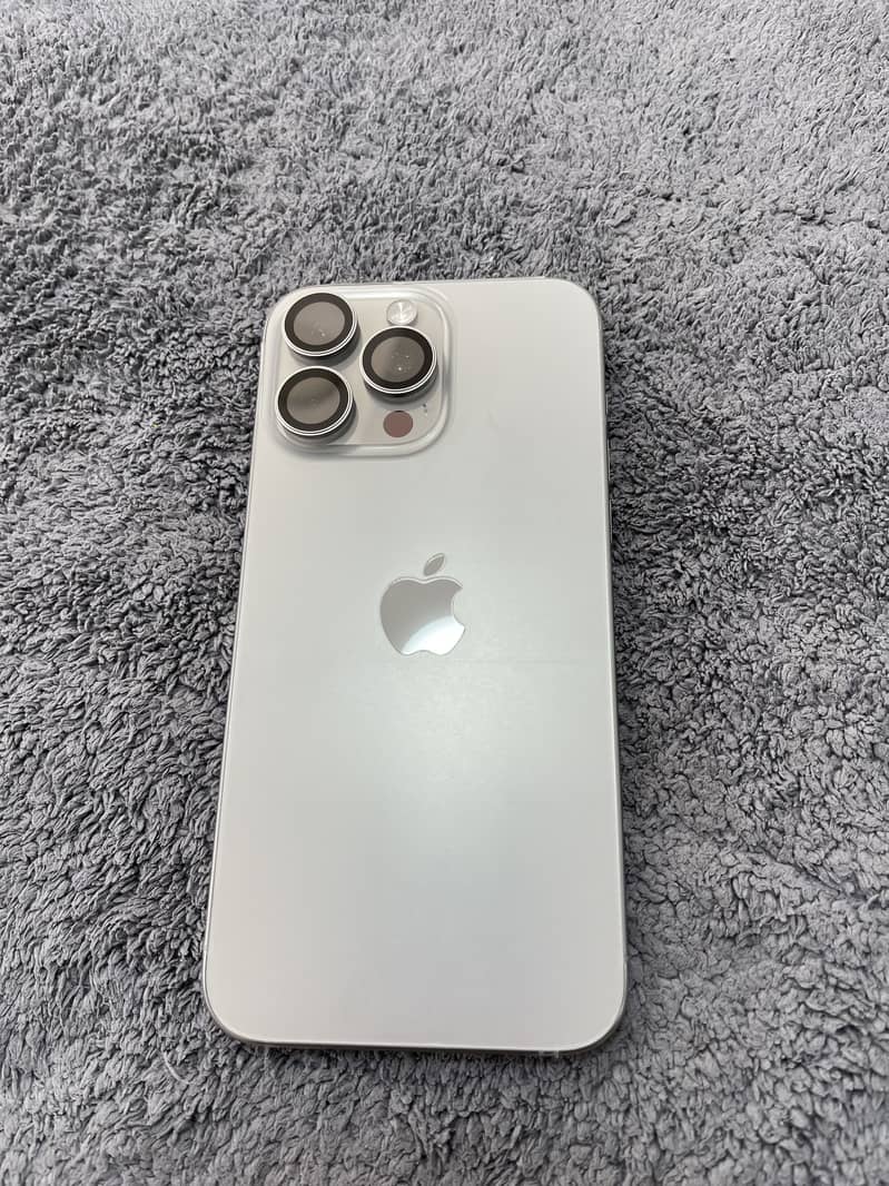 Apple iPhone 15 Pro Max 5