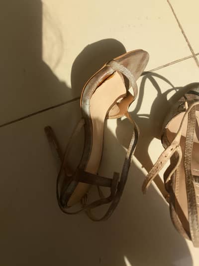 8/10 condition wear it 2 3 times size is 36