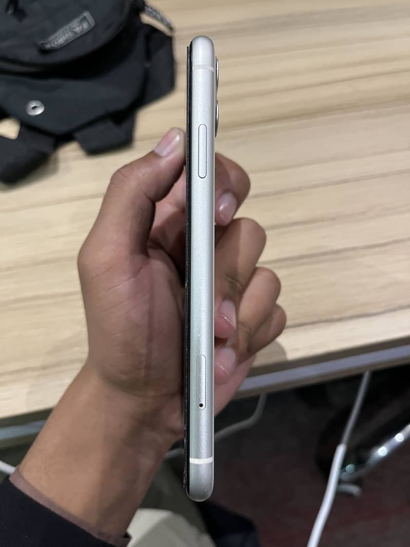 iPhone 11 6