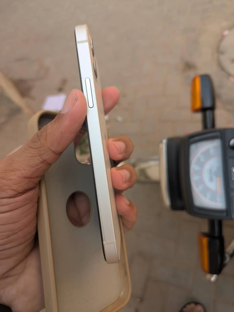 Apple iPhone 12 1