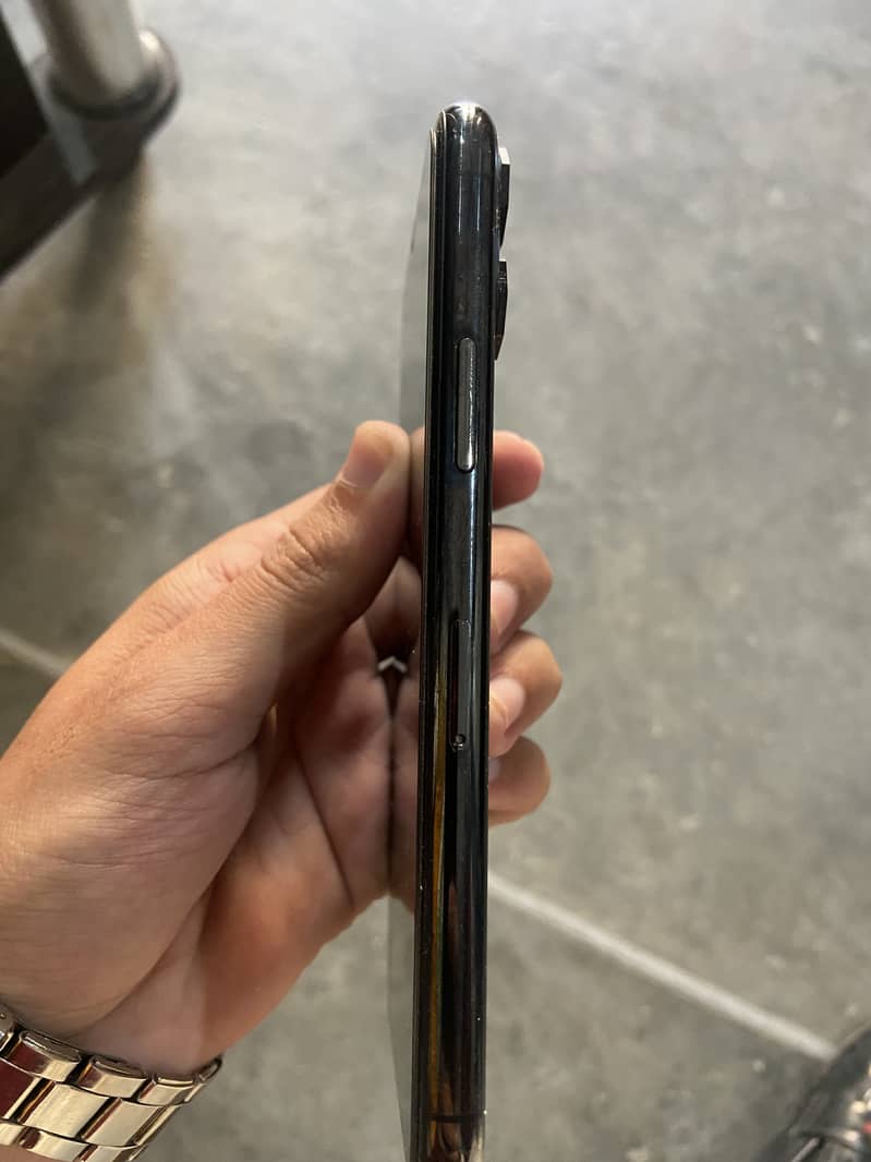 Apple iPhone 11 Pro Max 1