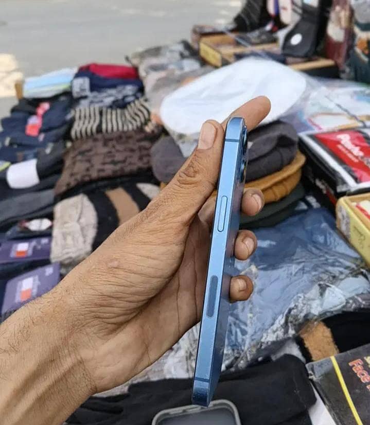 Apple iPhone 13 0
