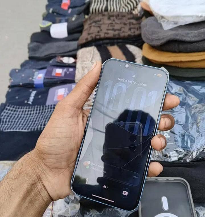 Apple iPhone 13 4