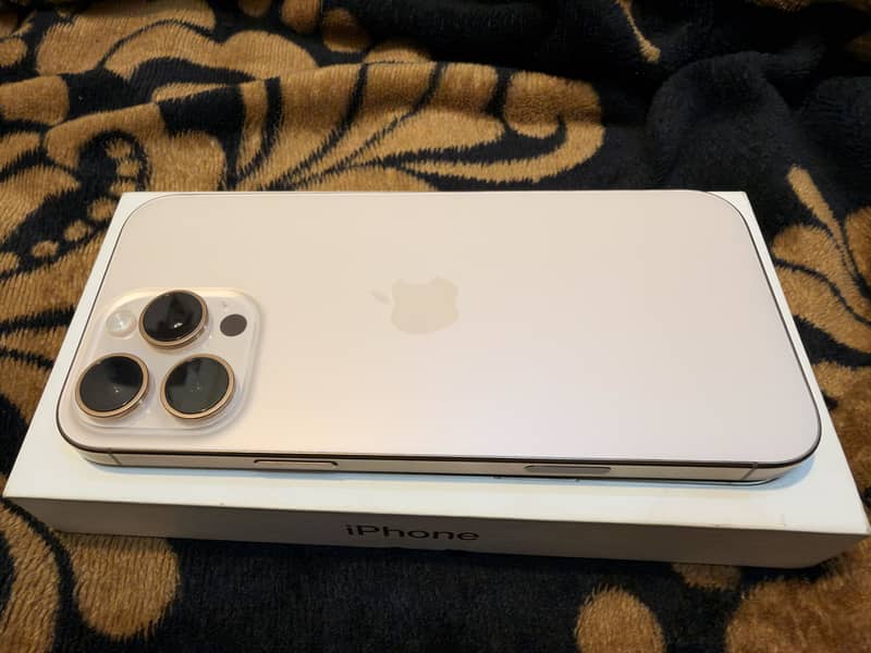 Apple iPhone 16 Pro Max 0