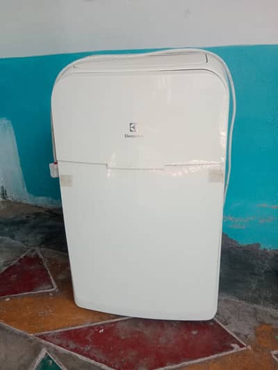 Electrolux Portable AC 1 Ton (Heat & Cool) EXP12HN1WI - 100% OK