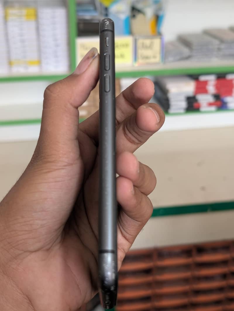 Apple iPhone 11 3