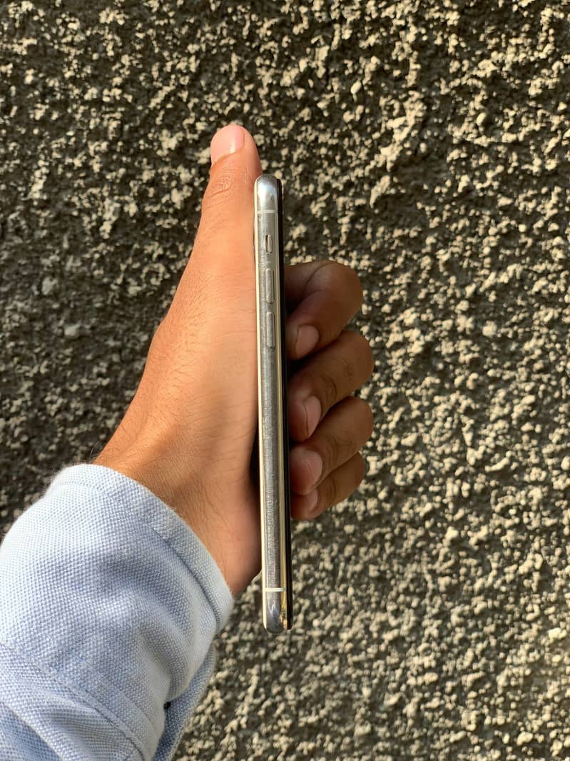 Apple iPhone 11 Pro 1