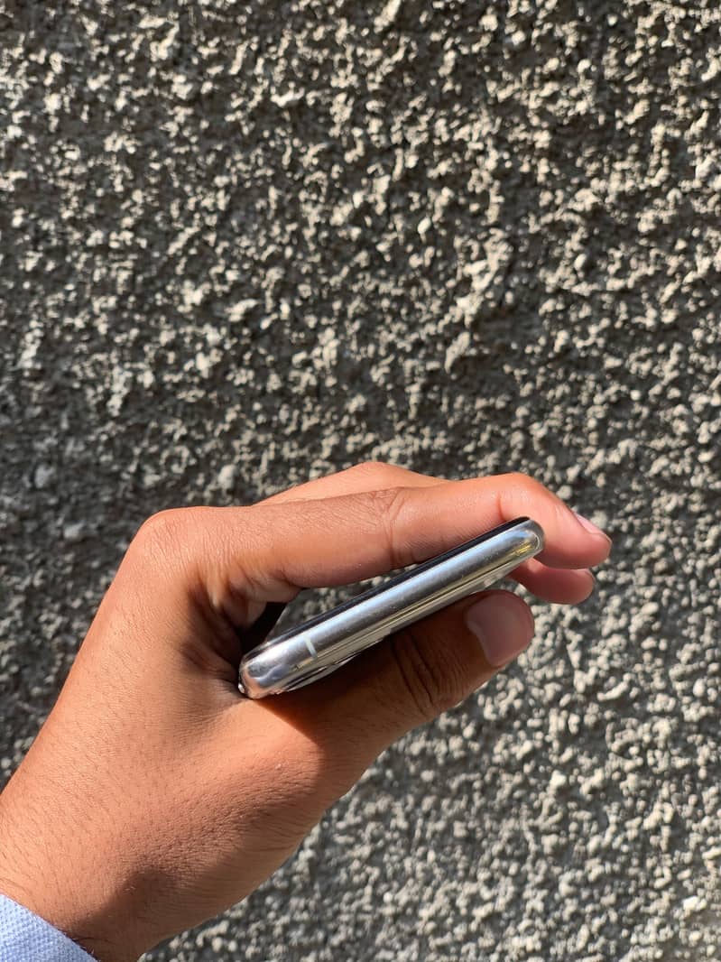 Apple iPhone 11 Pro 2