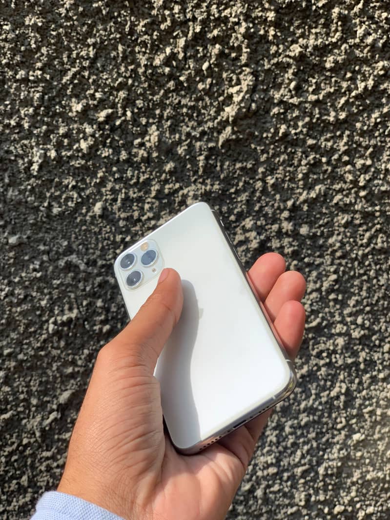 Apple iPhone 11 Pro 3
