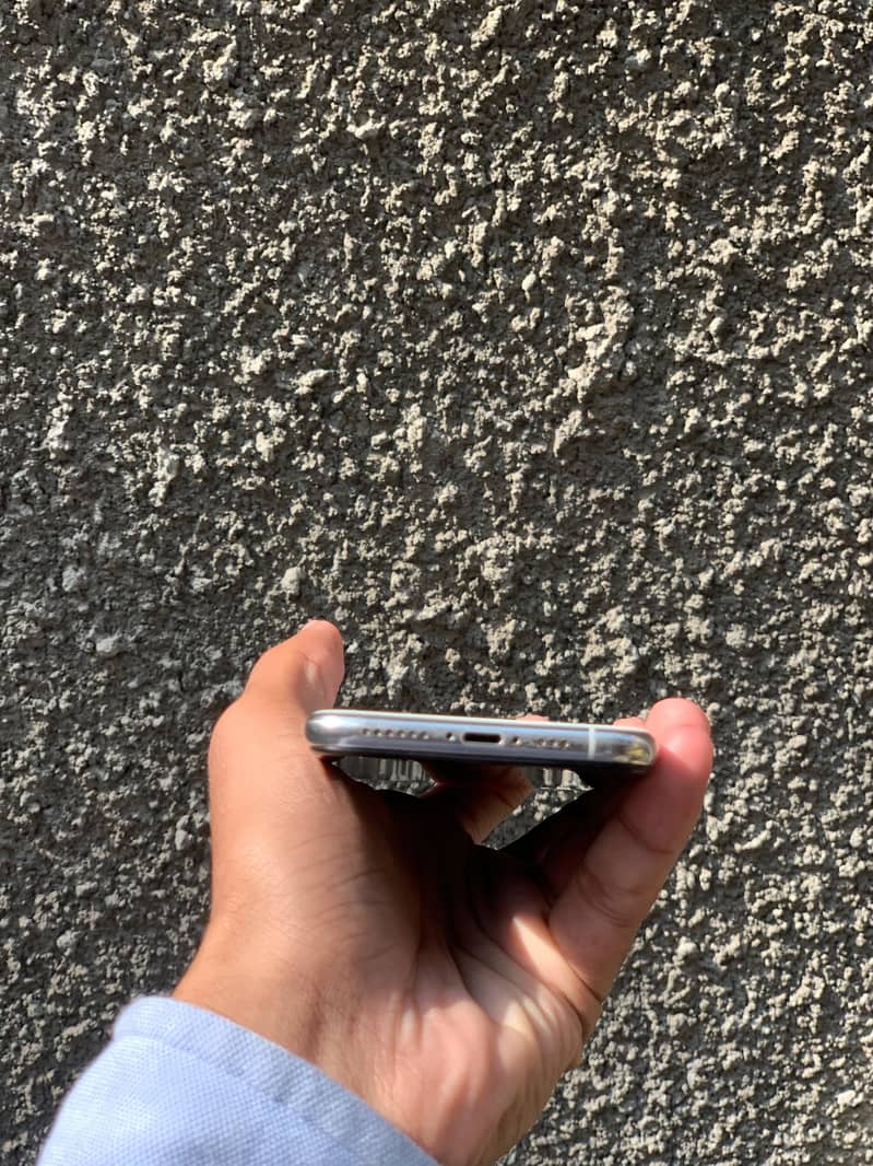 Apple iPhone 11 Pro 6