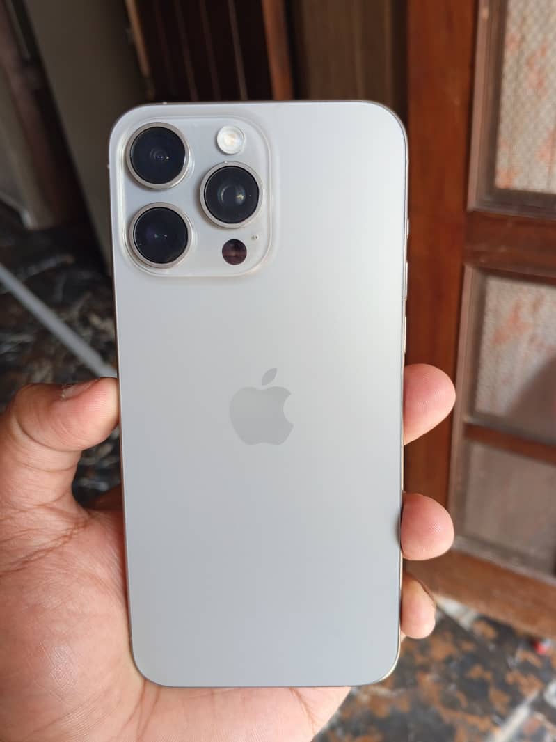 Apple iPhone 15 Pro Max 0