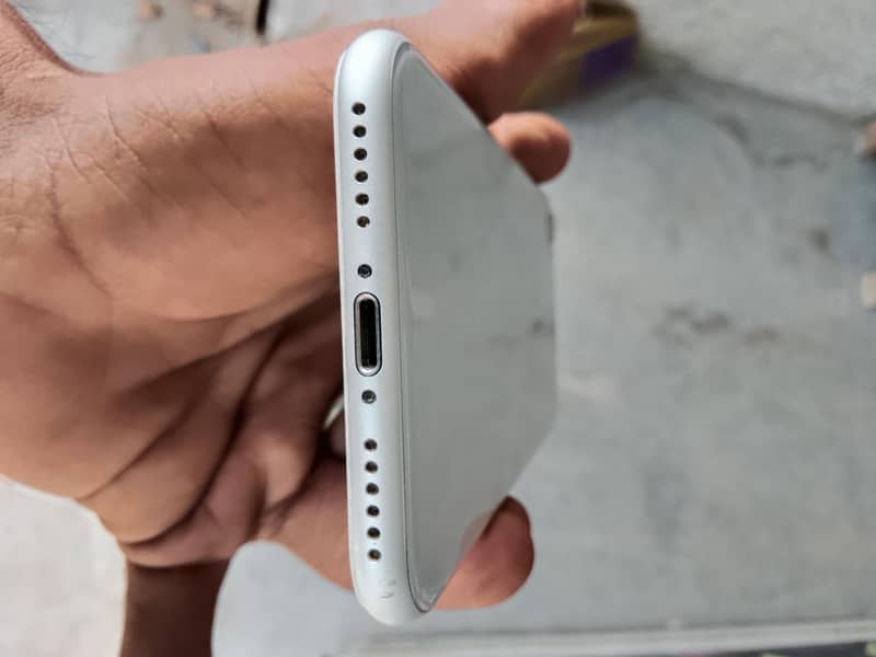 Apple iPhone 8 1