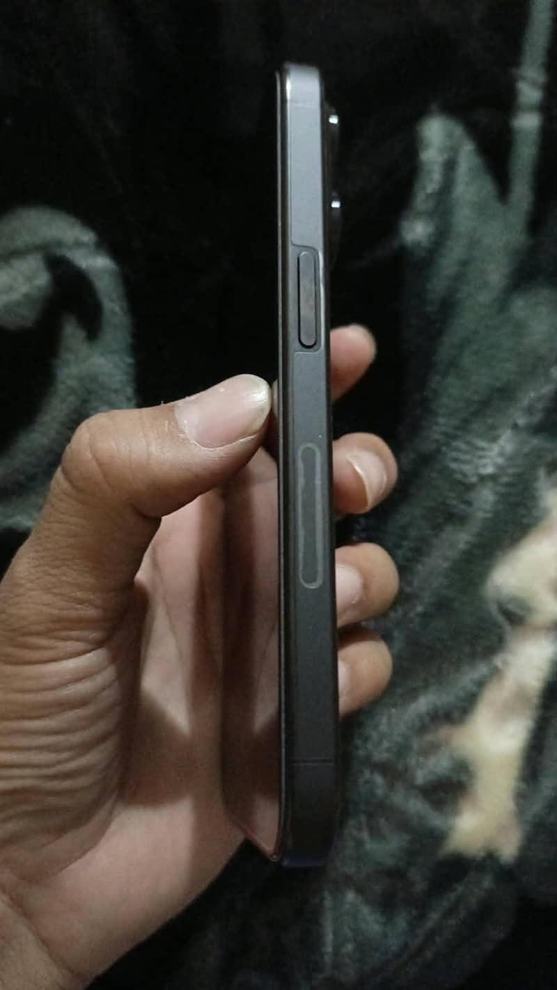 Apple iPhone 15 Pro 2