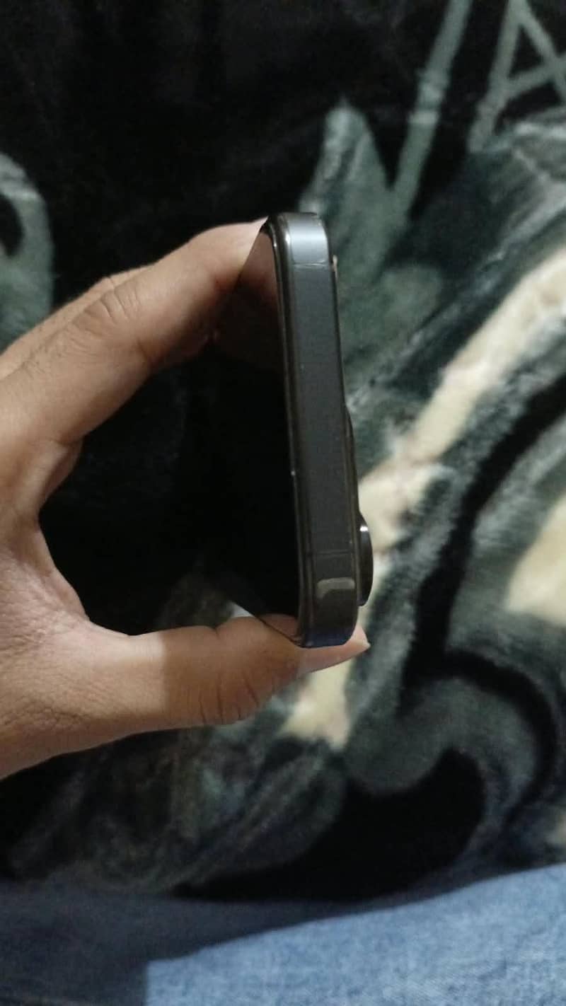 Apple iPhone 15 Pro 4