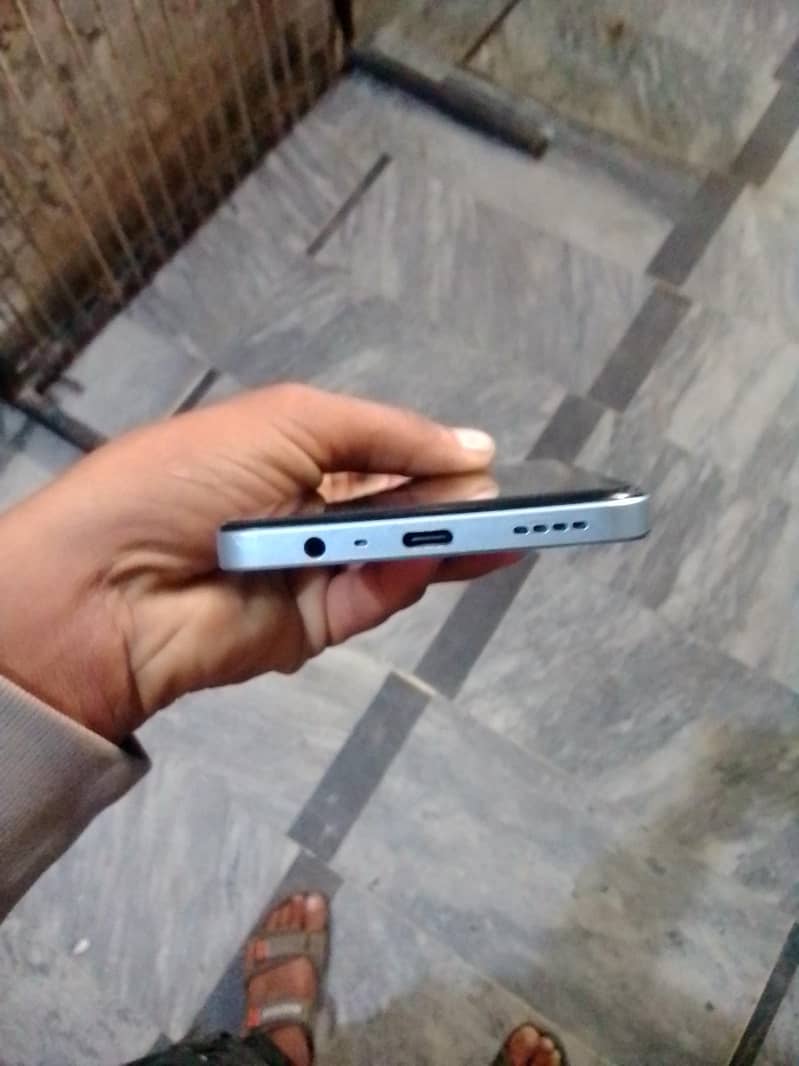 Realme Note 60 4