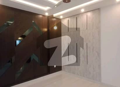 House Of 10 Marla In Bahria Town - Sector E For Sale