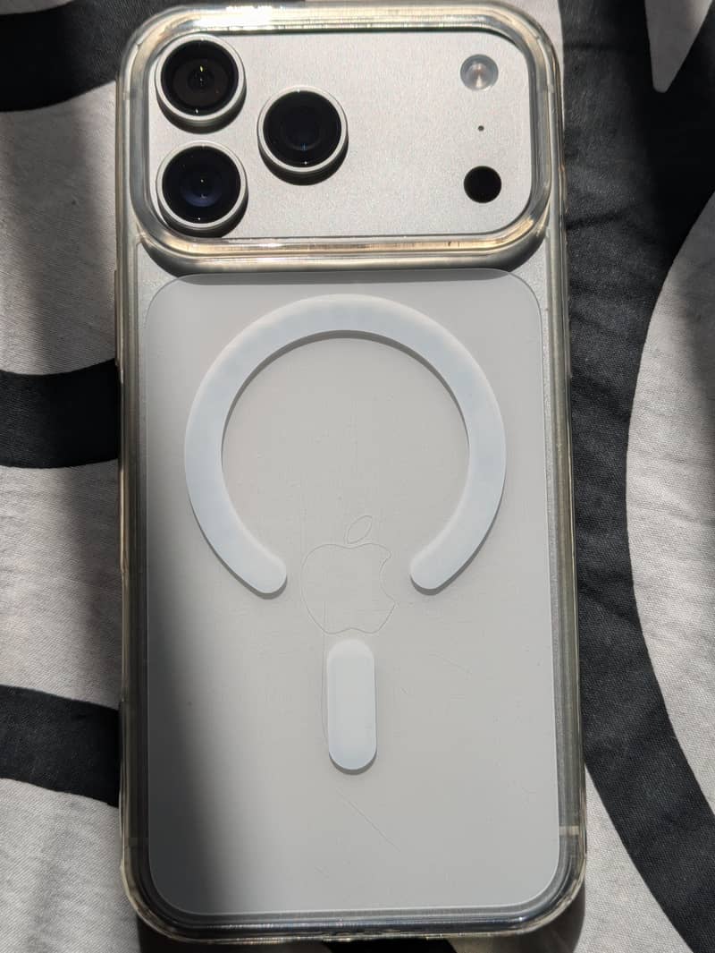 Apple iPhone 17 Pro Max 0