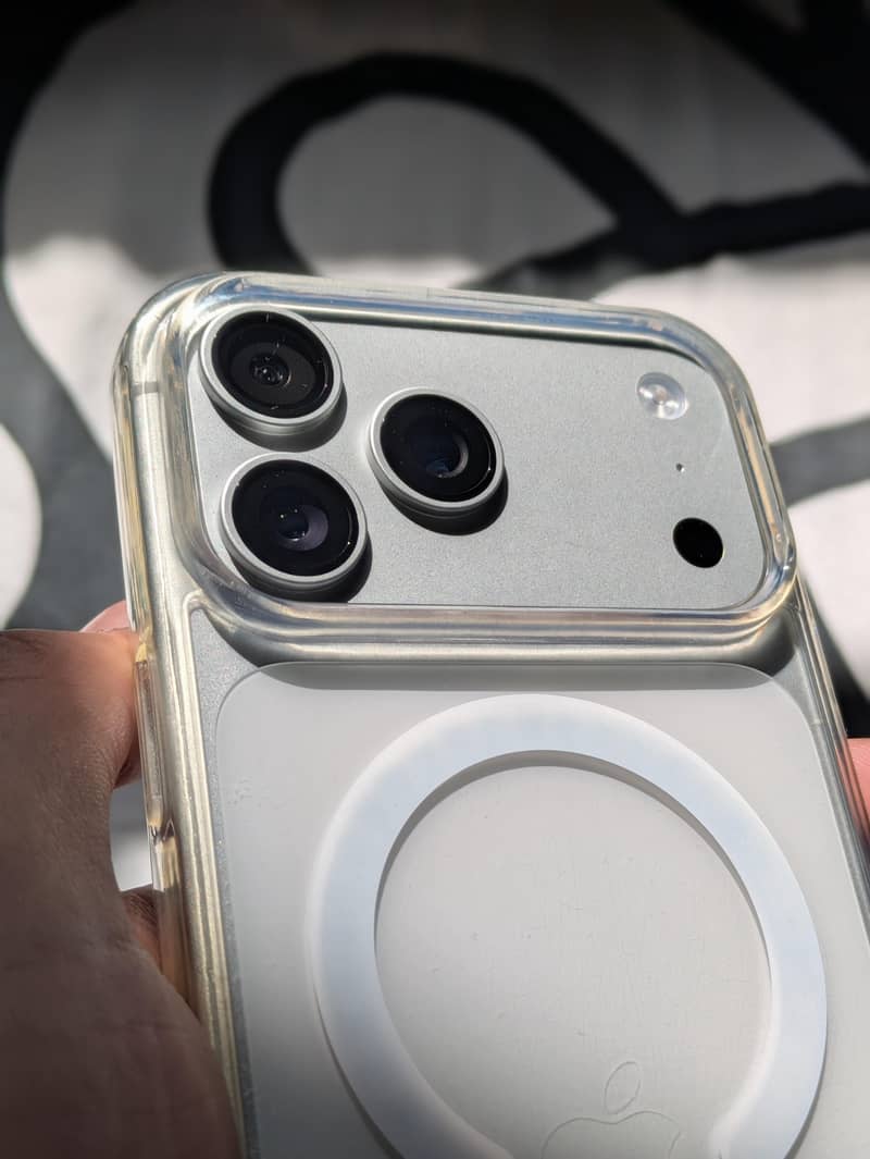 Apple iPhone 17 Pro Max 1