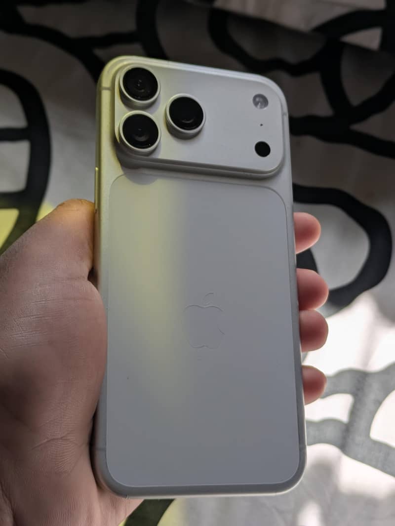 Apple iPhone 17 Pro Max 2