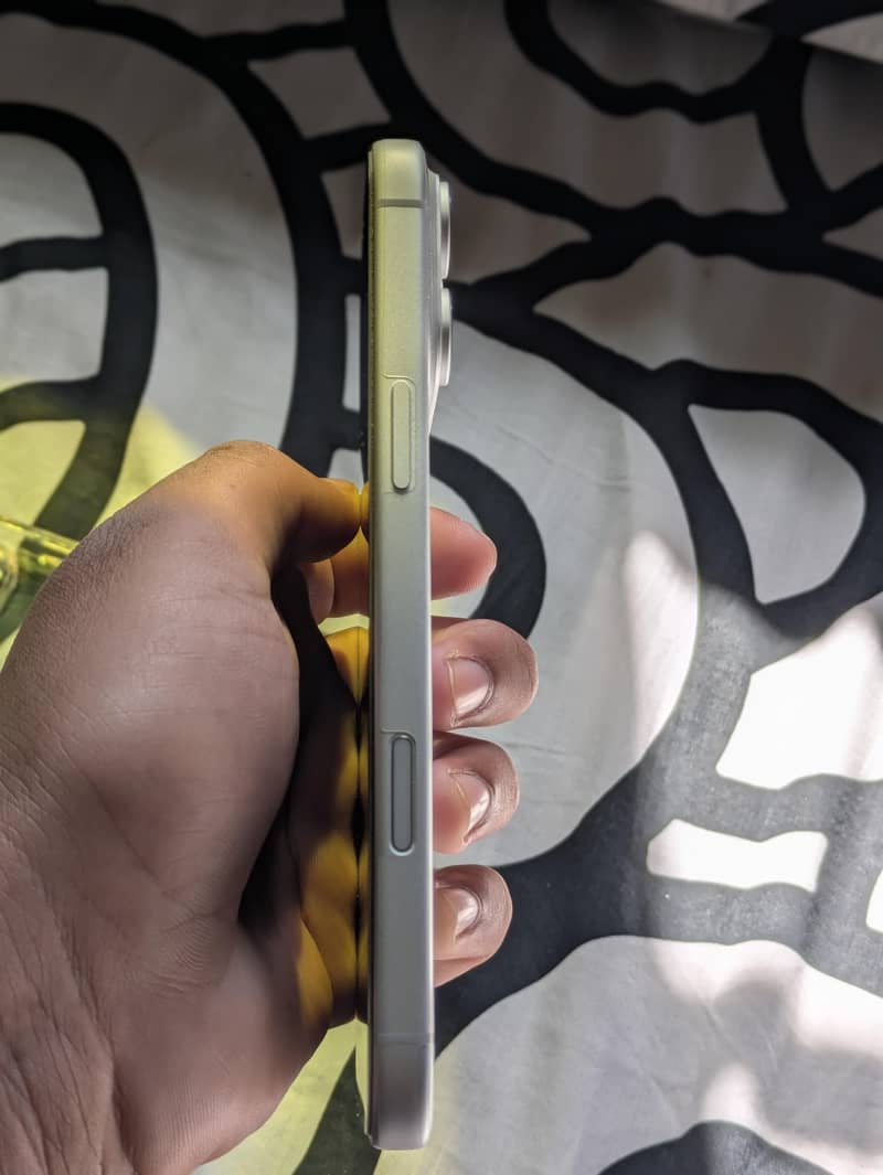 Apple iPhone 17 Pro Max 4