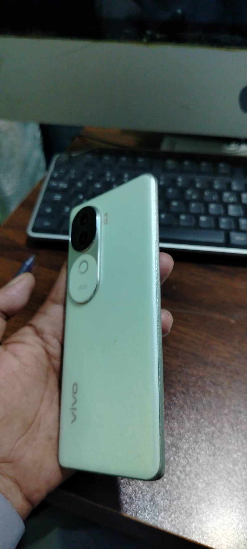 Vivo V40e 1
