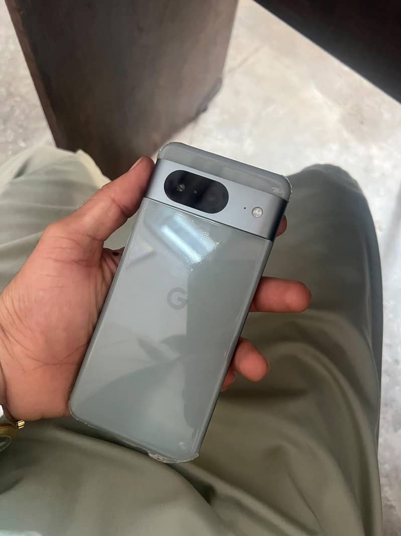 Google Pixel 8 4