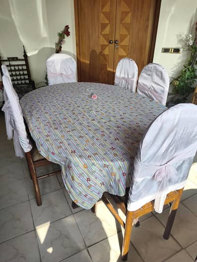 Dining table with 6 Chairs
