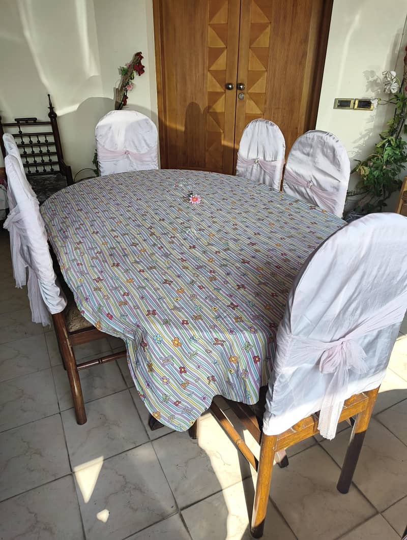 Dining table with 6 Chairs 0
