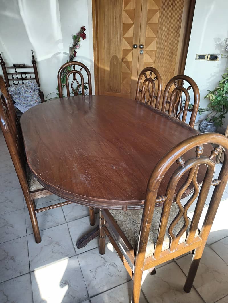 Dining table with 6 Chairs 1