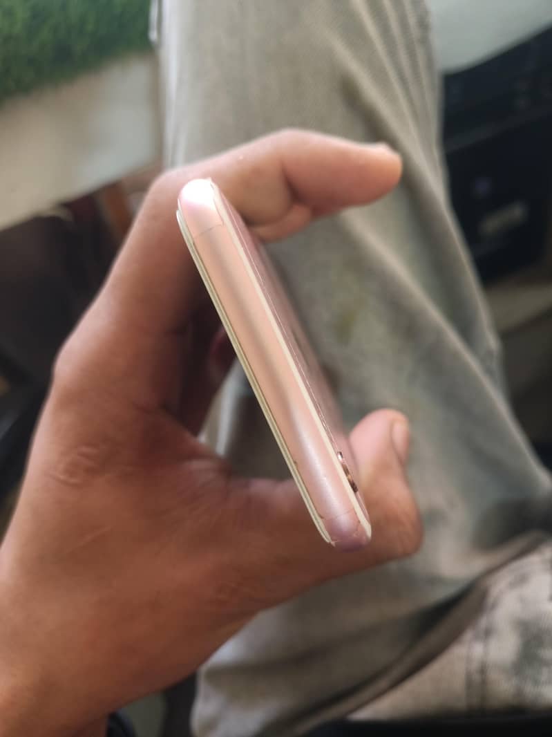 Apple iPhone 6S 4