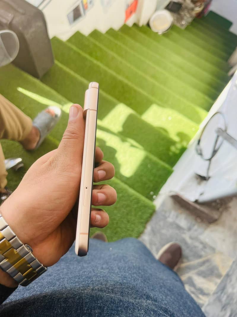Google Pixel 8 3