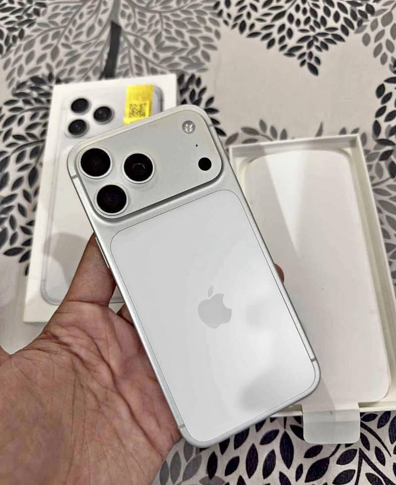 Apple iPhone 17 Pro Max 0