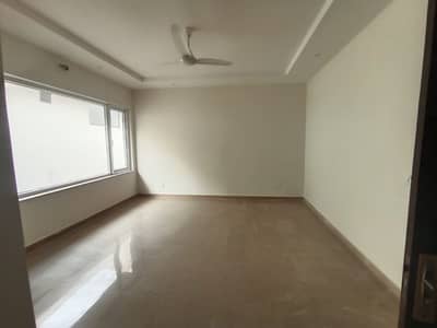 1 KANAL BRAND NEW UPPER PORTION AVAILABLE FOR RENT IN DHA PHASE 2
