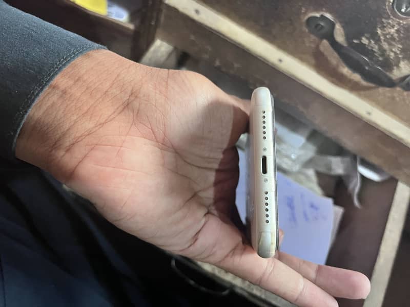 Apple iPhone 11 3