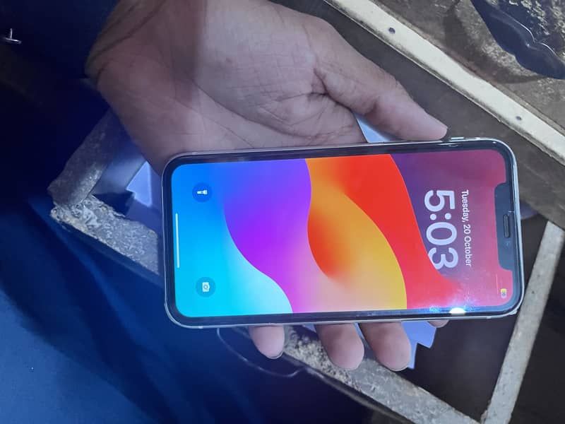 Apple iPhone 11 4