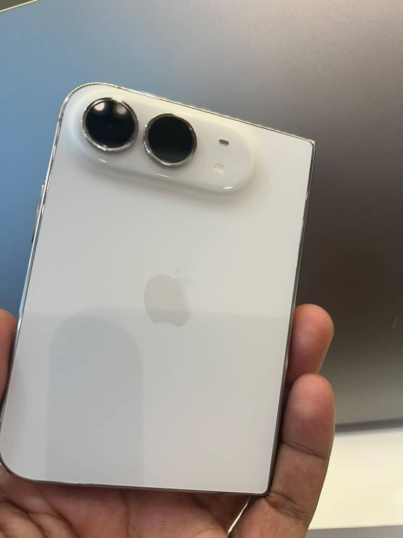 Apple iPhone Duo 1