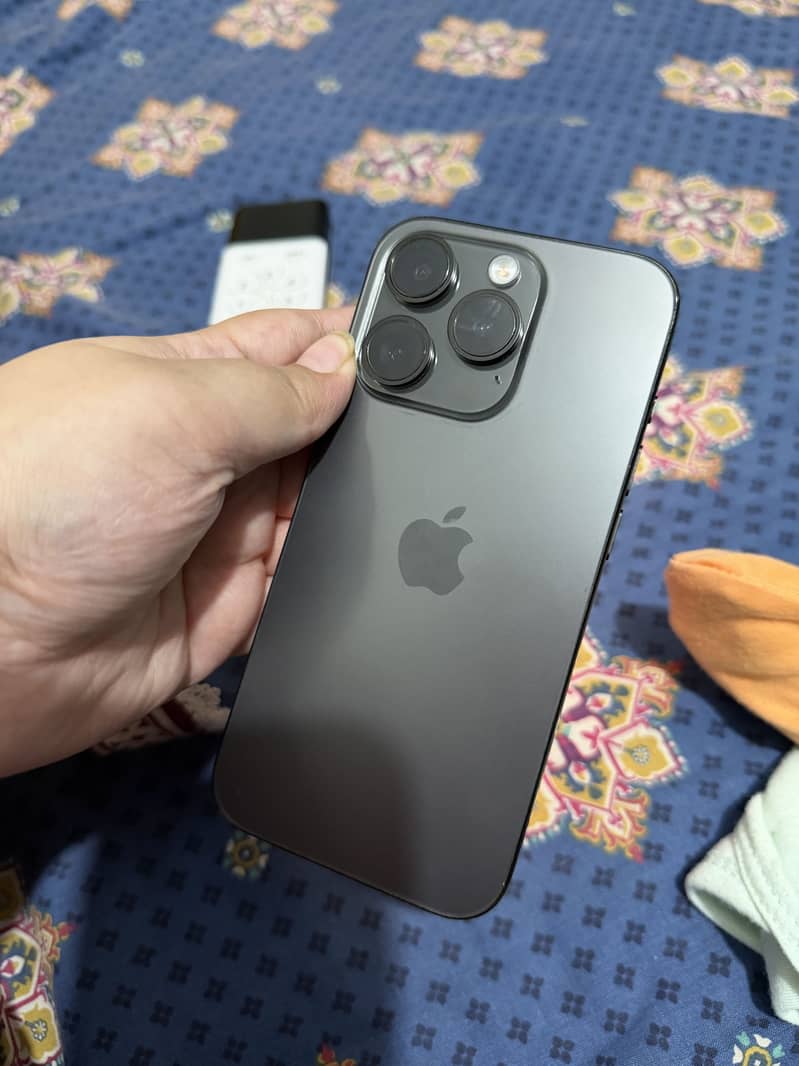 Apple iPhone 15 Pro 3