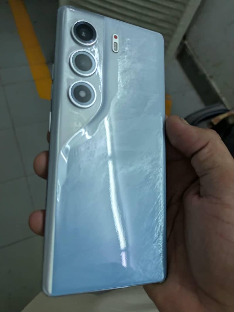 Tecno CAMON 40 Pro 3