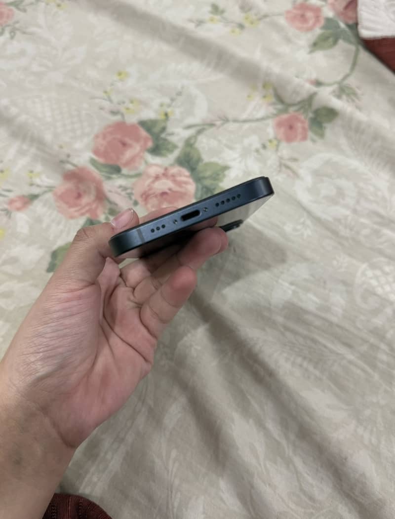 Apple iPhone 13 - Mobile Phones - 1120889044