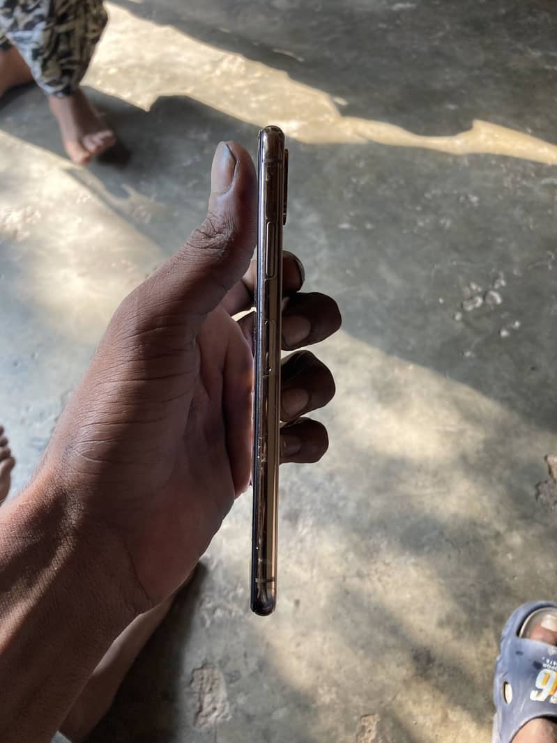 Apple iPhone XS Max 1