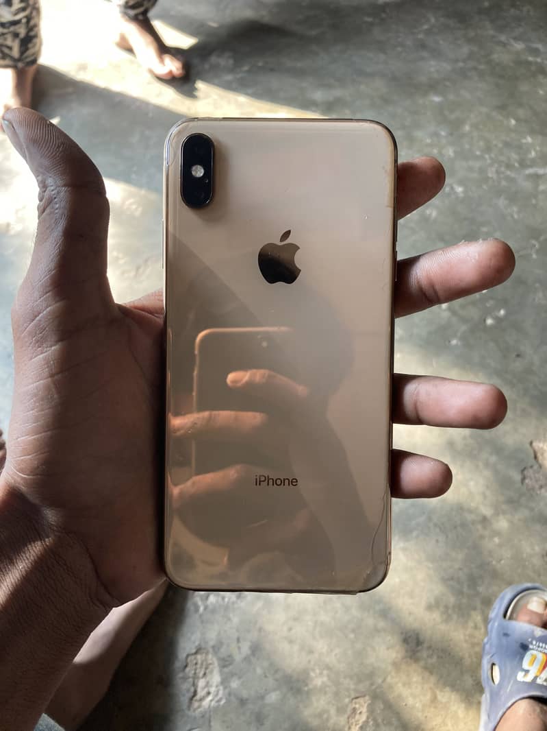 Apple iPhone XS Max 4