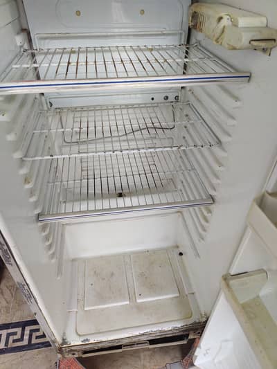 Dawlance Refrigerator in working