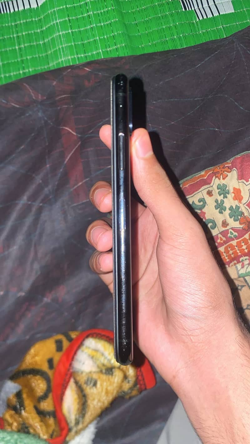 Apple iPhone XS 1