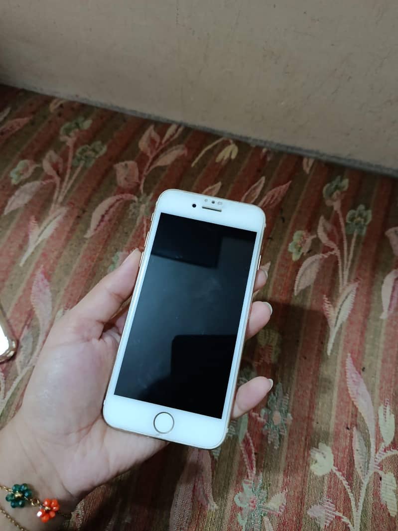 Apple iPhone 7 1