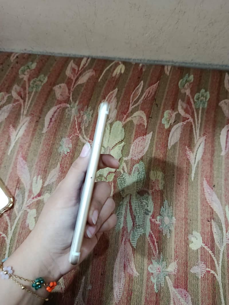 Apple iPhone 7 2