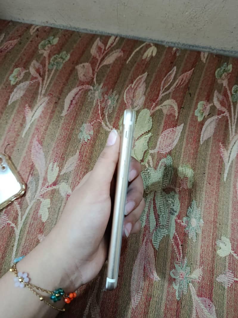 Apple iPhone 7 3